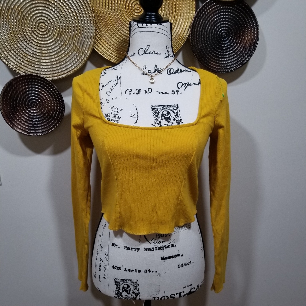URBAN OUTFITTERS Top Square Neck Long Sleeves Color Yellow Size L/G.